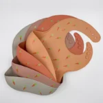 Σαλιάρα σιλικόνης με τσεπάκι και τύπωμα καρότο